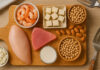 Produkty bogate w białko - krewetki, ciecierzyca, mięso, ryby, tofu