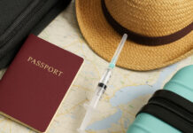 Akcesoria podróżnicze i szczepionka w kontekście szczepień wakacyjnych