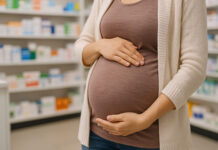Leki a ciąża – które są bezpieczne, a których unikać? Kobieta w ciąży w aptece
