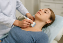 Kobieta podczas badania niedoczynności tarczycy