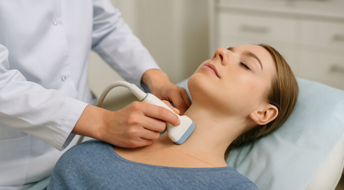 Kobieta podczas badania niedoczynności tarczycy