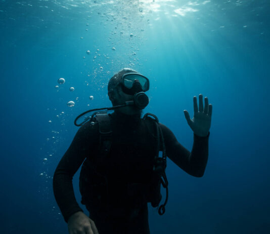 Choroba dekompresyjna, nurek wynurzający się z wody