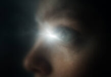 Symboliczny błysk, powstający przy odwarstwieniu siatkówki