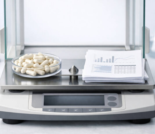 Na wadze tabletki z kwasem hialuronowym i badania naukowe