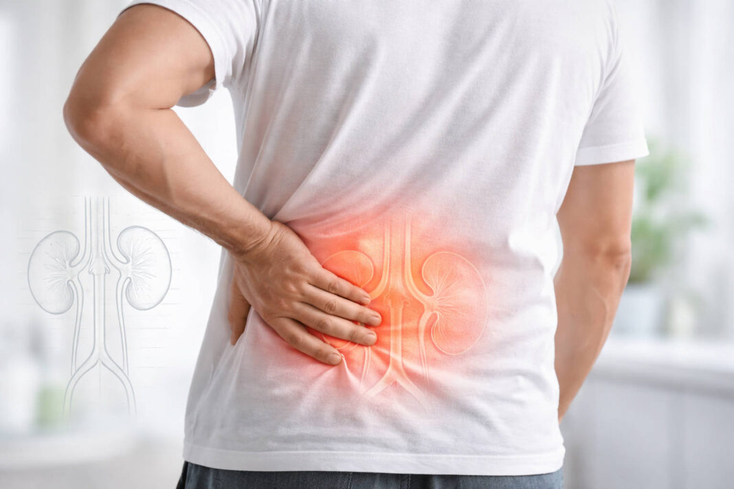 bol-nerek-po-alkoholu Mężczyzna trzymający się za nerki (widoczny ból nerek)